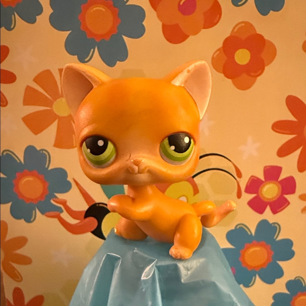 #11 Authentic Littlest Pet Shop LPS Orange Paw Up Shorthair Cat